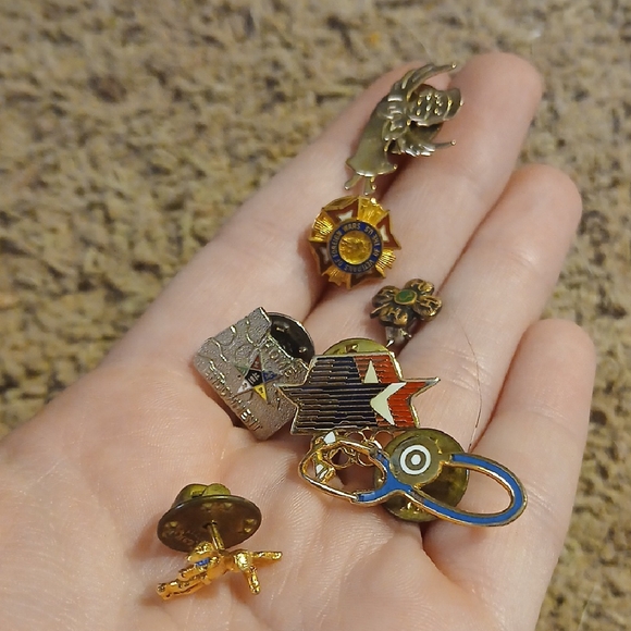 Colorful Assorted Pin Collection - Picture 8 of 9